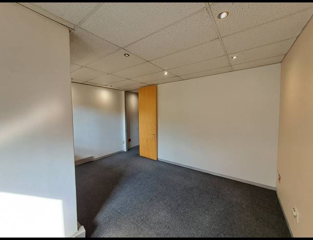 137M² OFFICE TO LET IN HYDE PARK